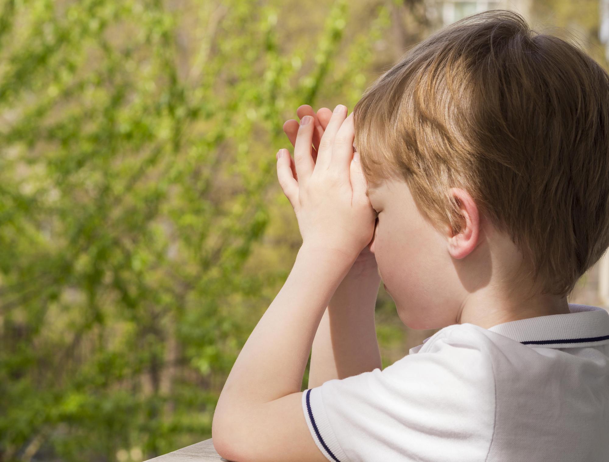 side-view-little-boy-praying